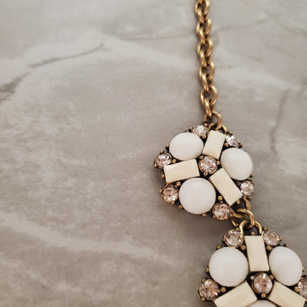 💖 J.Crew White Rhinestones Crystals Cluster Statement Necklace 💖 - Picture 7 of 16